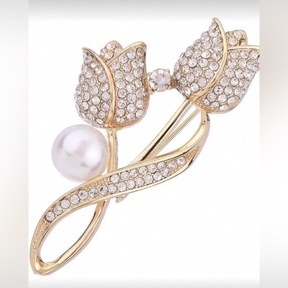 ElegantBrooch with Pearl Q615